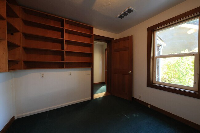 Building Photo - 3946 L K Wood Ct