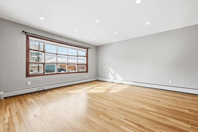 Building Photo - 358 Cator Ave