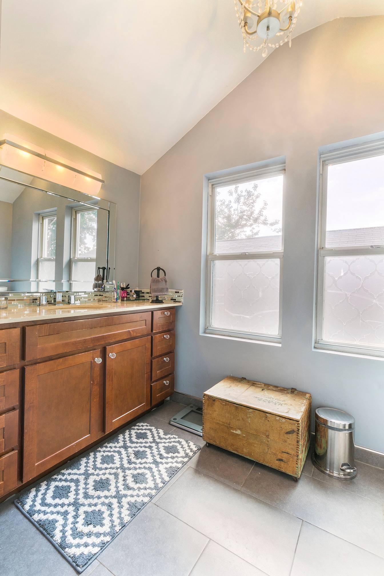 Second floor full bath - 4945 Delor Street