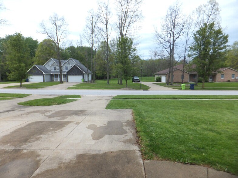 Building Photo - 494 Pheasant Run