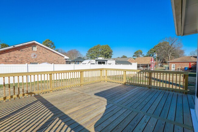 Building Photo - Beautiful for rent home located in central Virginia Beach