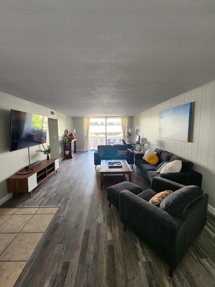 Living Room - 5180 N Wishon Ave