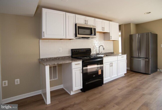 Building Photo - 20 Aster Ln