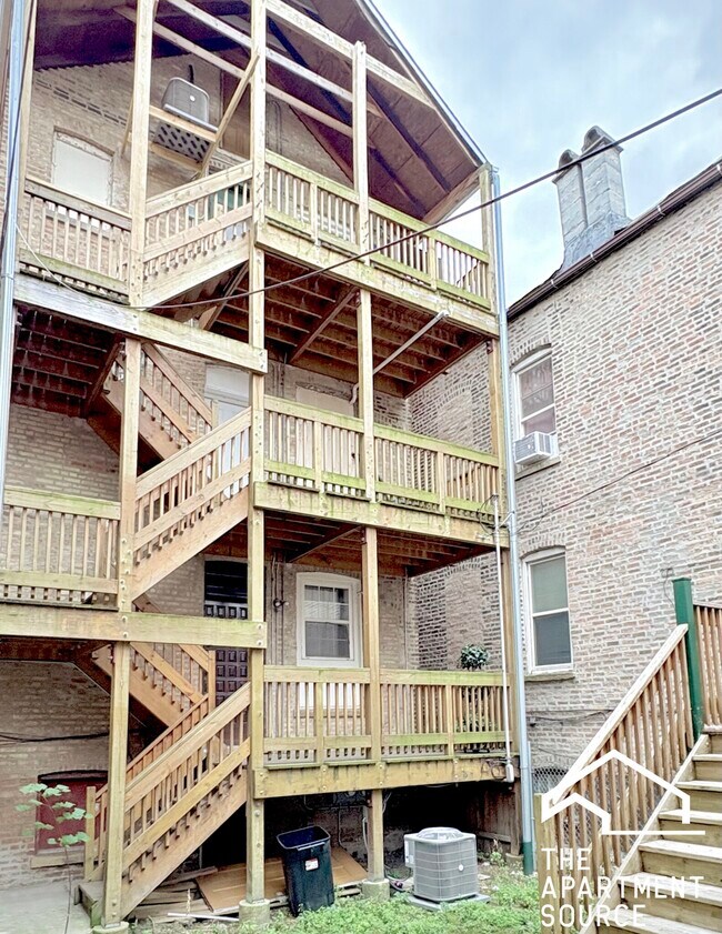 Building Photo - 1638 W 18th Pl
