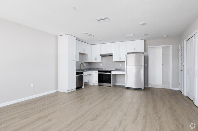 1BR, 1BA - 630SF - ADA - Royal Oak Apartments