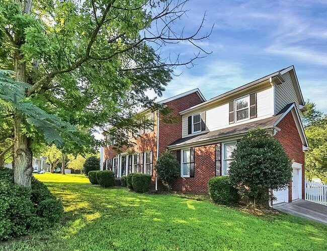 Building Photo - Well Maintained 4BD/2.5BA Home in the Cheshunt Community!