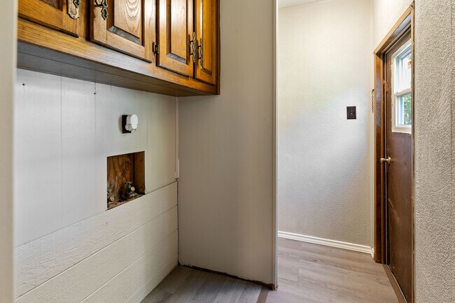 Building Photo - 112 Queenswood Dr