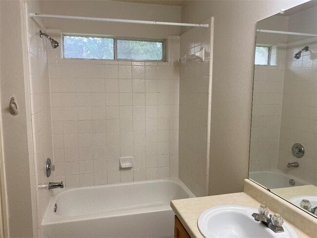 Building Photo - 4000 Barlow Dr