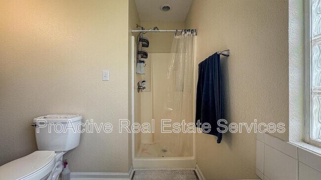 Building Photo - 2517 Masi St
