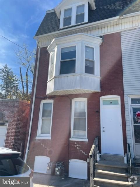 Building Photo - 736 S Pershing Ave