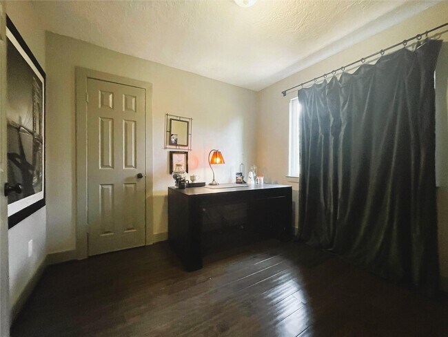Building Photo - 9602 Top Gallant Ct