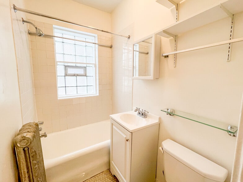 Building Photo - 5051 N Glenwood Ave