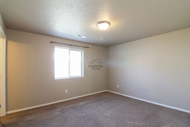 Building Photo - 6101 Turf Paradise Dr