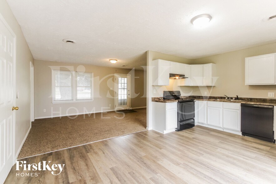 Building Photo - 112 Lind Dr