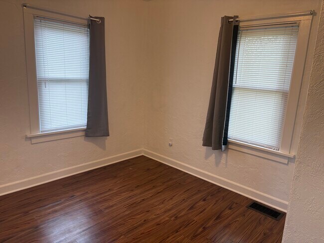 Building Photo - 10 N Greenleaf St