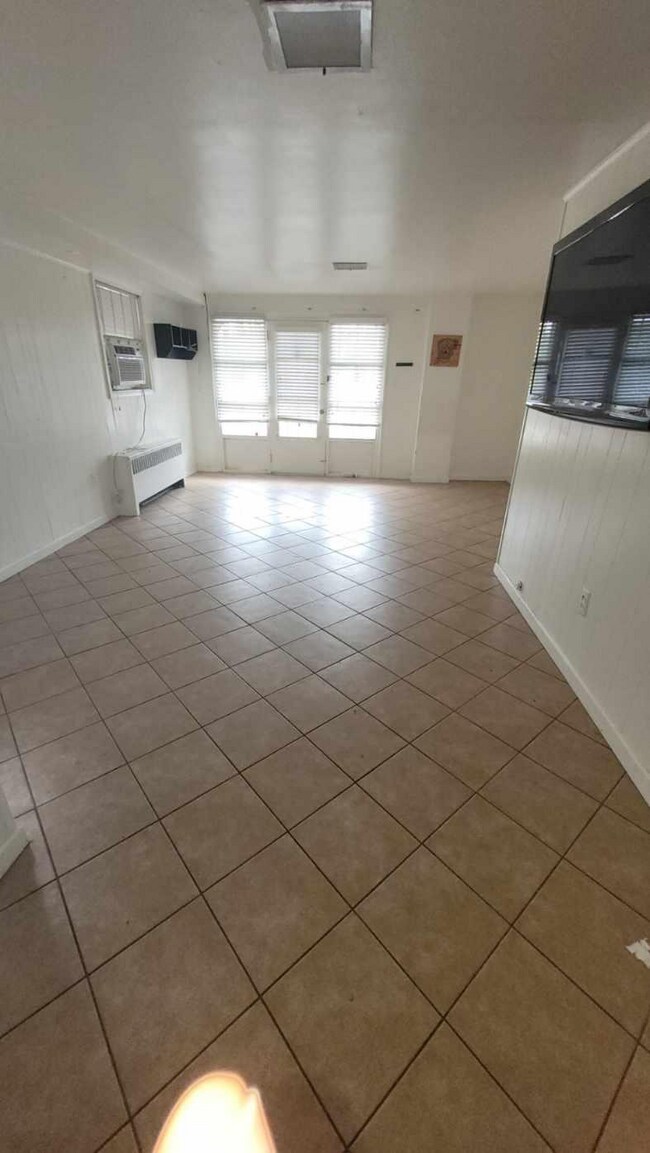 Basement - 427 Jefferson St NE