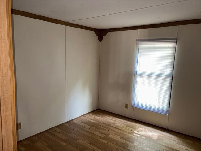 Building Photo - 3 BED, 2 BATH HOME ON PISGAH COVERED BRIDG...