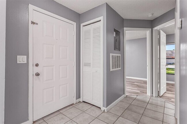 Building Photo - 85 Silver Park Cir