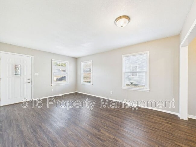 Building Photo - 721 N Rogers St