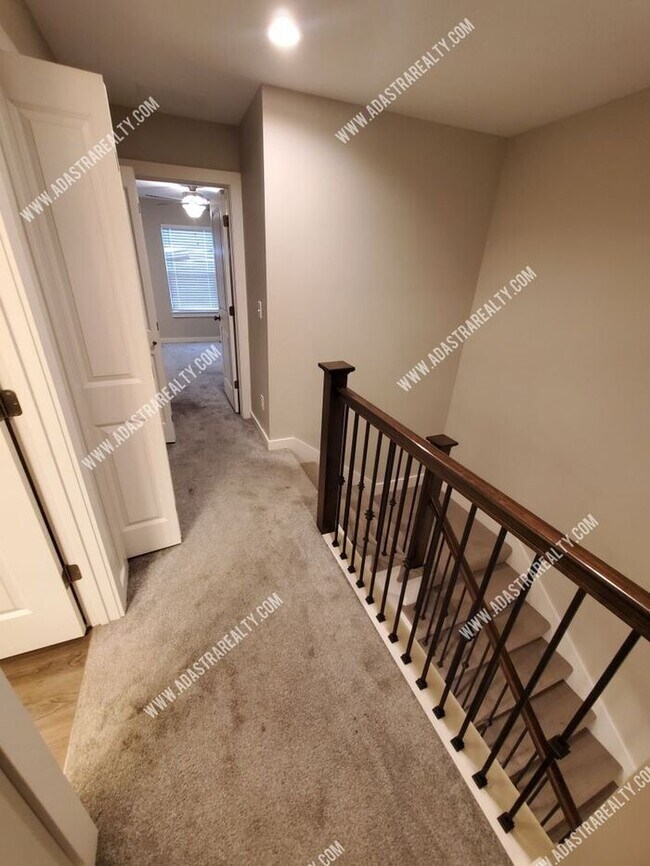 Building Photo - Gorgeous Like New-Built in 2020-Louisburg Town Home-Available in JULY!!