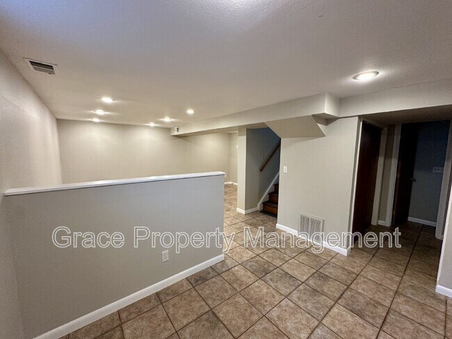 Building Photo - 852 S Quail Way