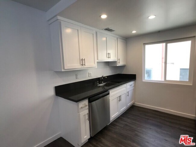 Building Photo - 601 Normandie Ave