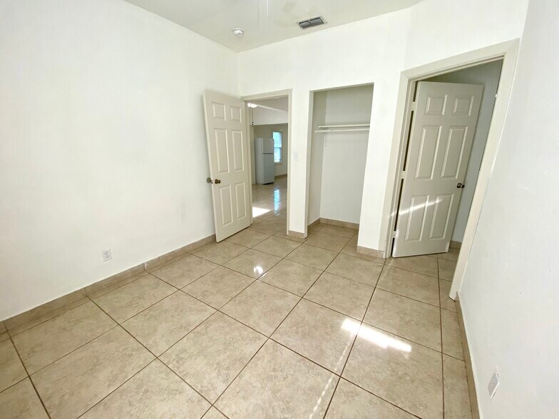 Primary bedroom - 902 N D St