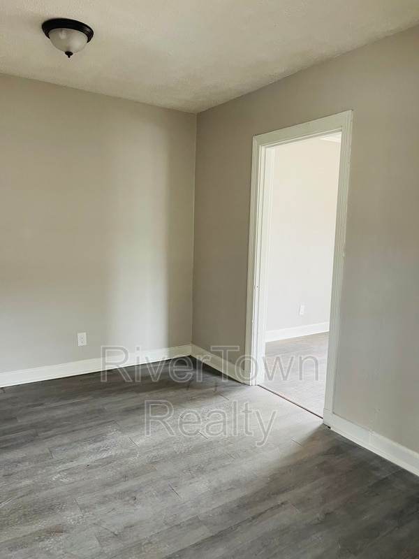 Building Photo - 2346 Poe Ave