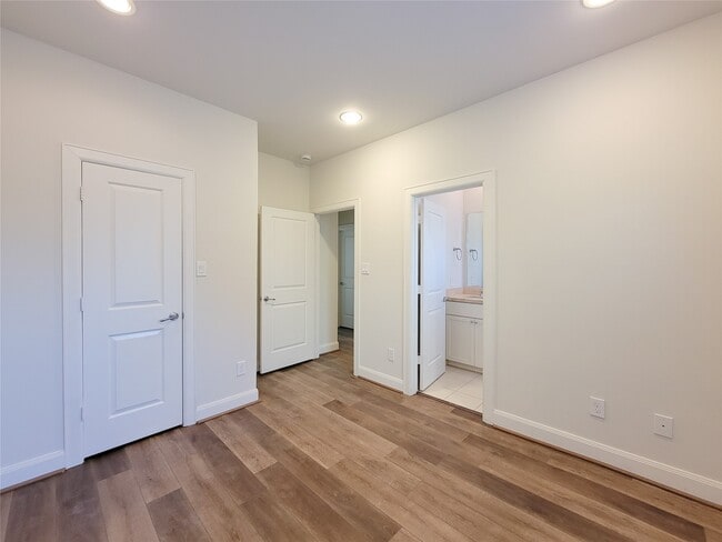 Building Photo - 12 Hermann Park Ct