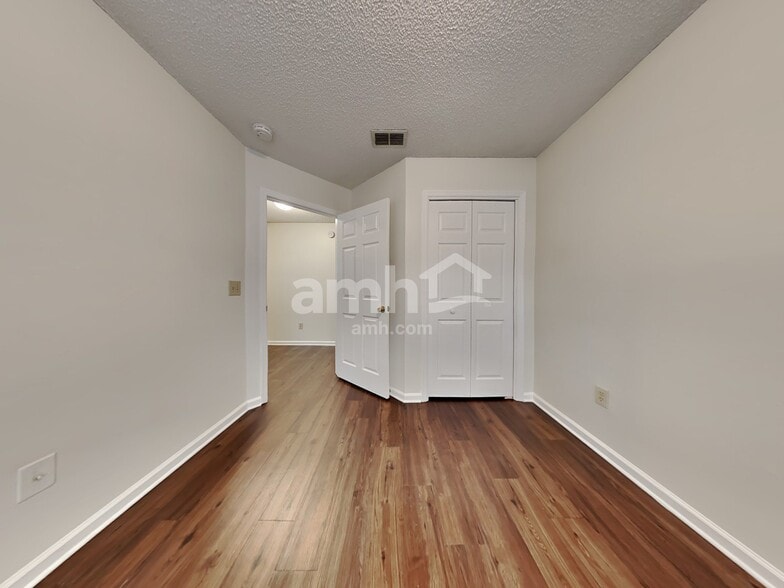 Building Photo - 8016 Queensferry Ln