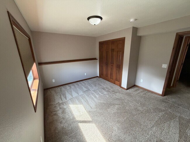 Building Photo - Feels like a New Home!