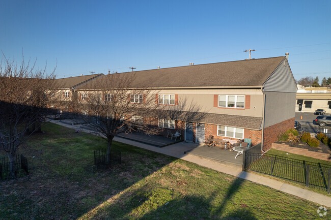 Primary Photo - Union Court Apartments