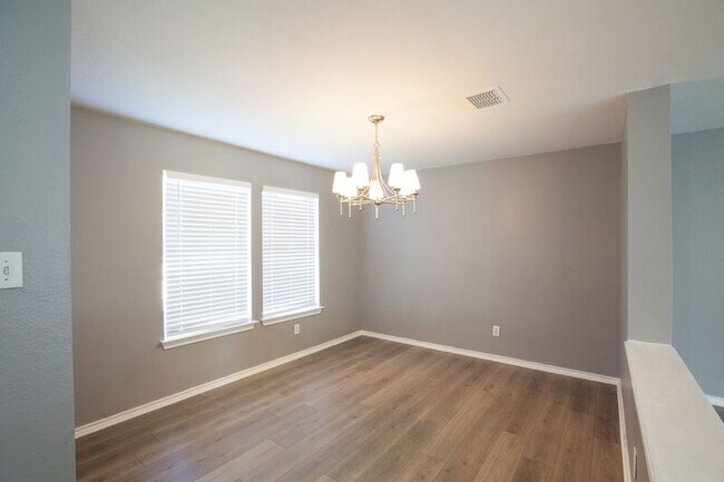Building Photo - 2621 Sundance Dr