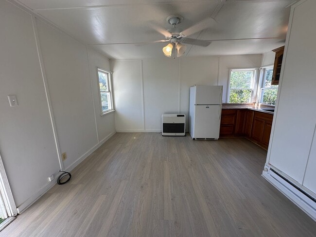 Building Photo - One bedroom, one bath, balcony and great views!