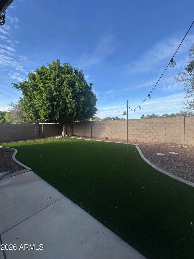 Building Photo - 8824 W Adam Ave