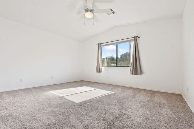 Building Photo - Charming 3 Bedroom + Bonus Room in Eagle R...