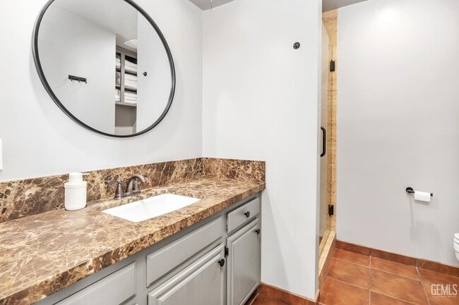 Building Photo - Park Place Condo