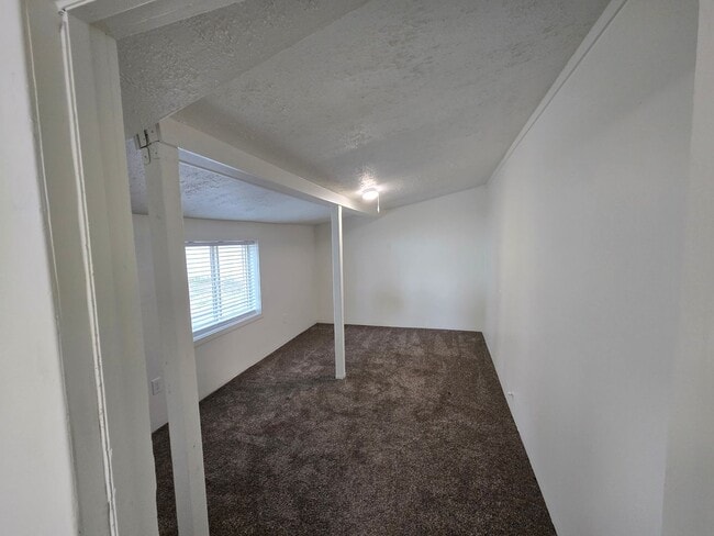 Building Photo - Newly Remodeled House
