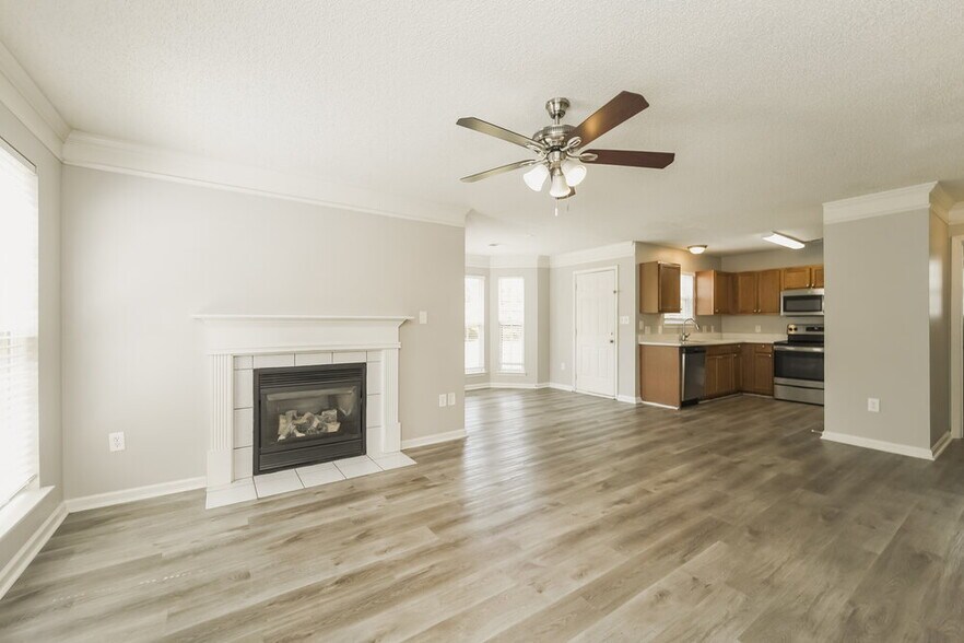 Building Photo - 707 Almora Dr
