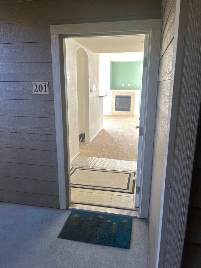 Building Photo - Charming 2BR Condo in Erie