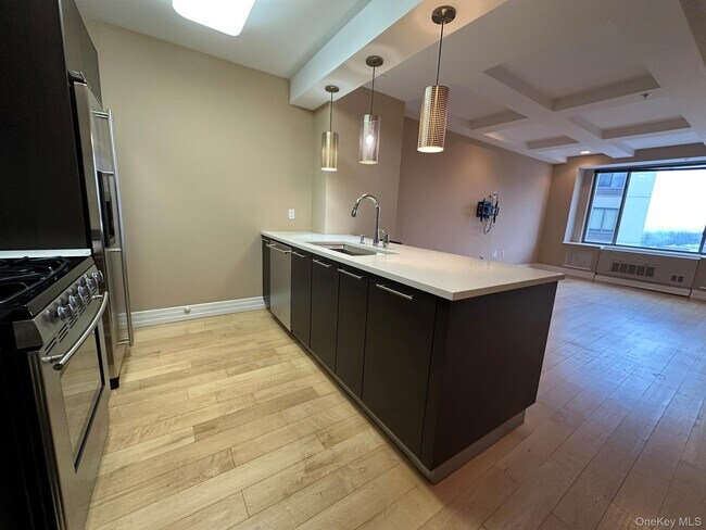 Building Photo - 64-05 Yellowstone Blvd