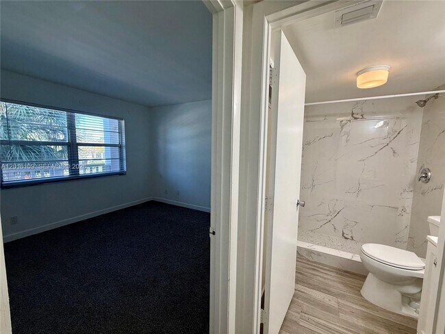 Building Photo - 1075 Riverside Dr