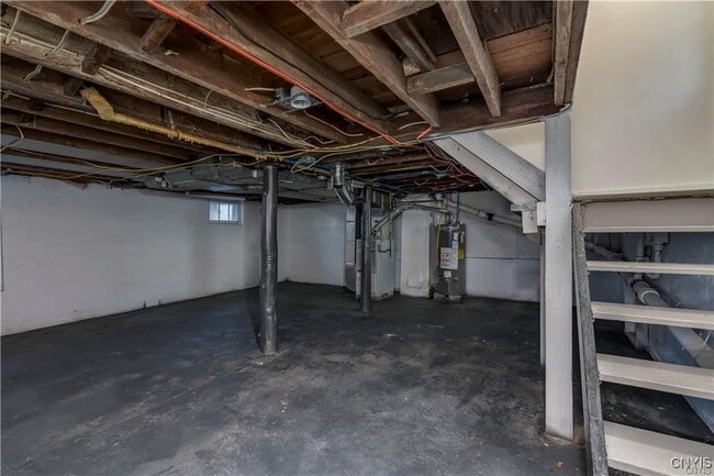 Building Photo - 213 N Pleasant St