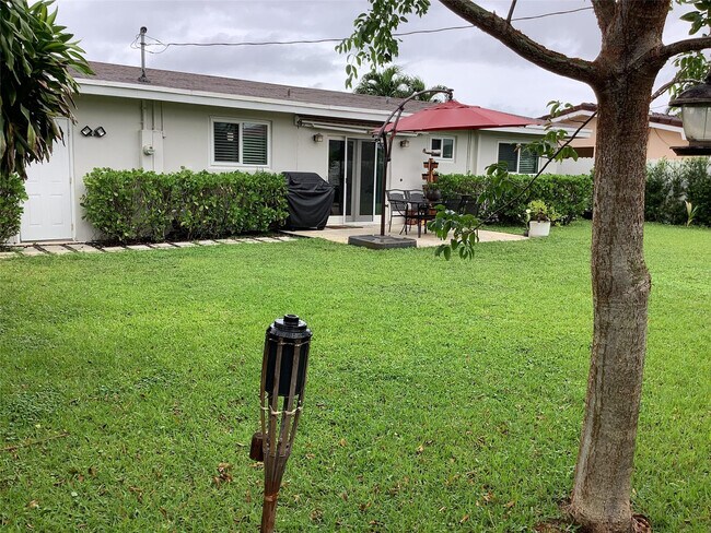 Building Photo - 8260 NW 11th Ct