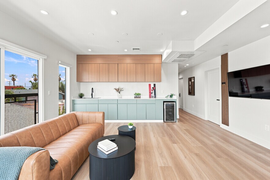 Building Photo - 1575 W 35th Pl