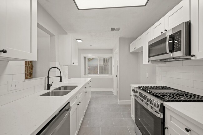 Building Photo - 22039 Rivermead Dr