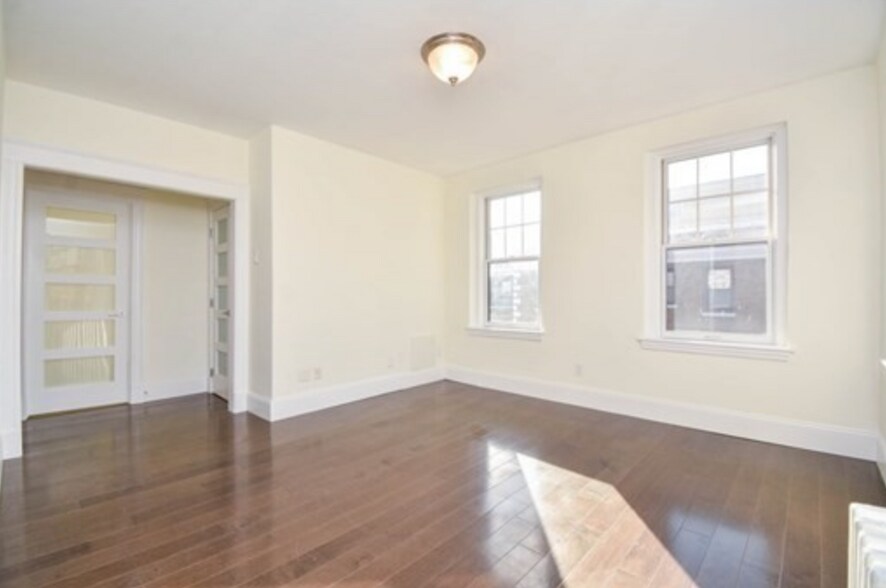 Building Photo - 62 Queensberry St