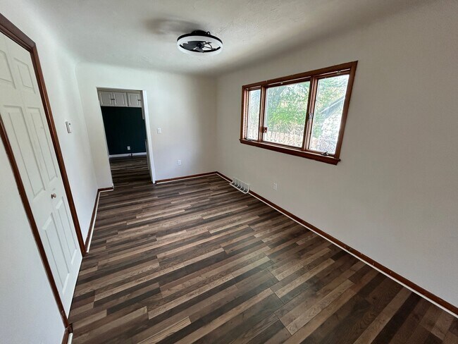 Building Photo - 3430 E 73rd St