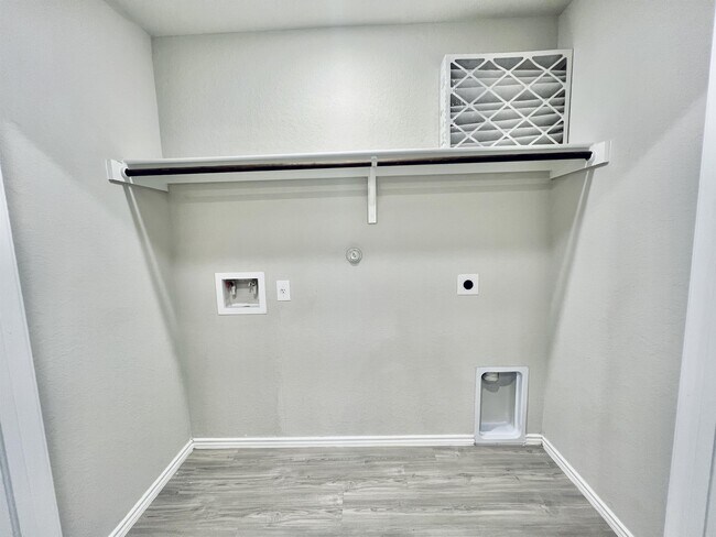 Building Photo - 12111 Overton Wy