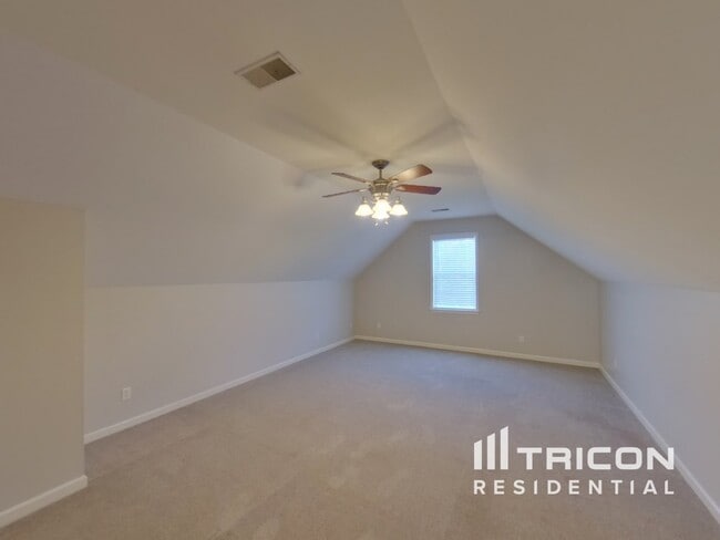 Building Photo - 4412 Spring Cove Dr